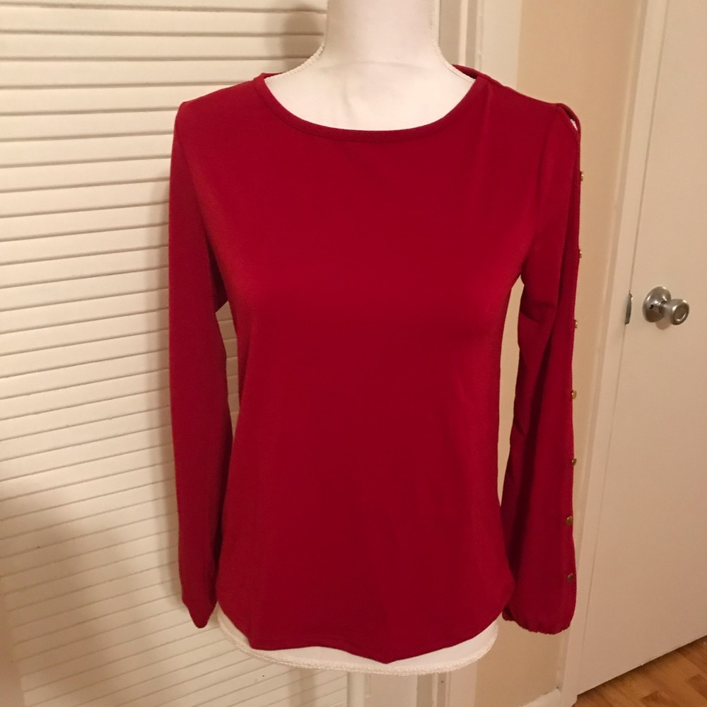 Red top with slit sleeve detail - Picture 2 of 5